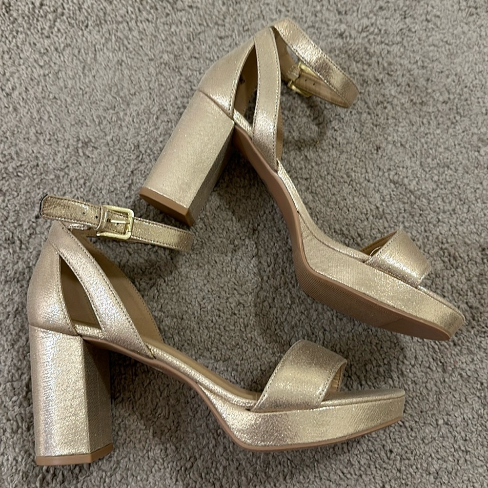 Chinese Laundry CL by Laundry Champagne Light Gold Metallic Block Heels Size 9